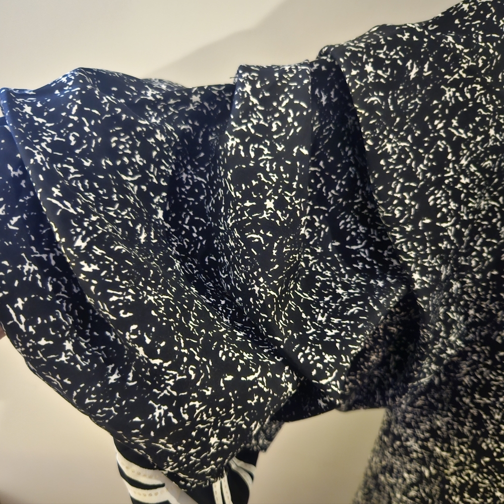 Black And White 3/4 Scallop Sleeve Duster - Picture 3 of 7